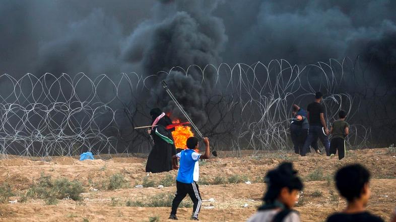 Israel Gunakan Gas Mematikan Pada Demonstran Great March Return di Sepanjang Perbatasan 